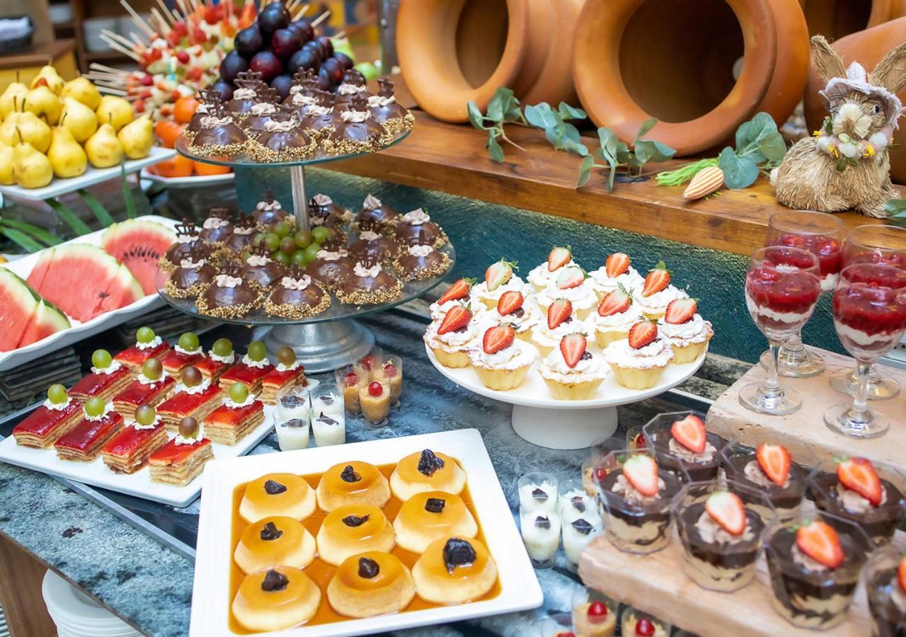 Hot Beach Resort Olimpia Exterior photo A dessert buffet
